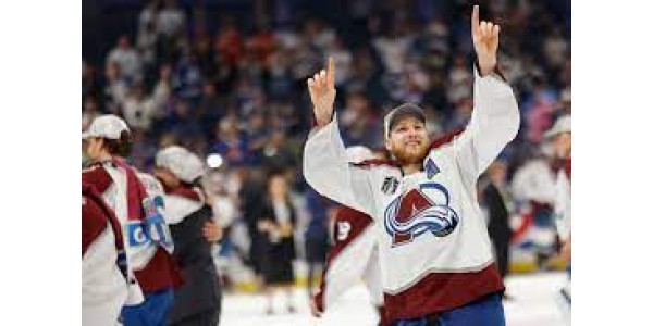 Nathan MacKinnon podepsal osmiletou smlouvu s Coloradem Avalanche Nathan MacKinnon podepsal osmiletou smlouvu s Coloradem Avalanche
